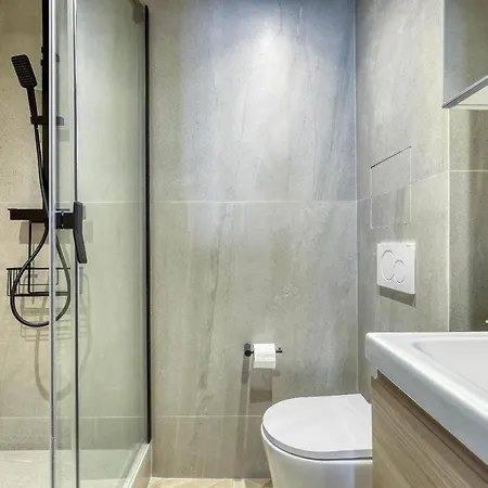 Apartman New And Designed Well Equipped - Heart Of 2